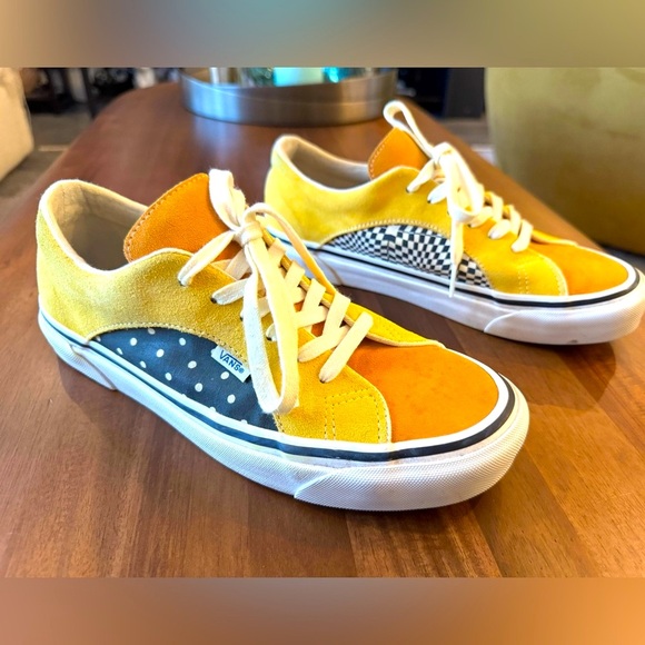 Van’s Off The Wall Lace Up Colorblock Sneakers - Picture 1 of 10